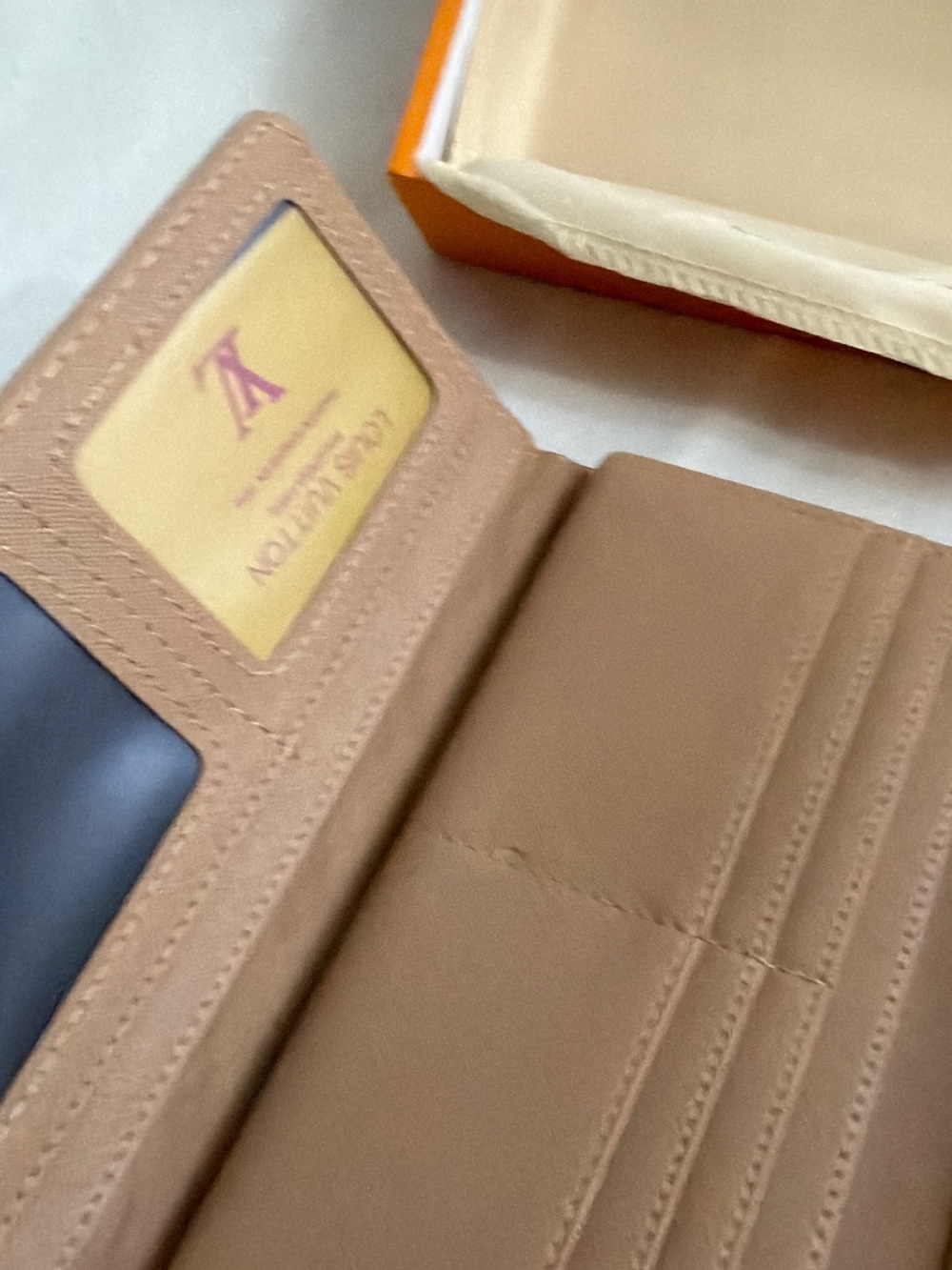 Designer fashioned Textured Wallet - Picture 6 of 8